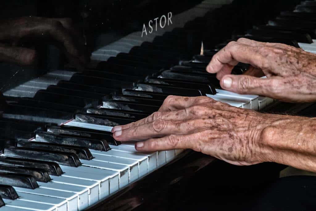 best instrument to learn at 50, klavier lernen im alter