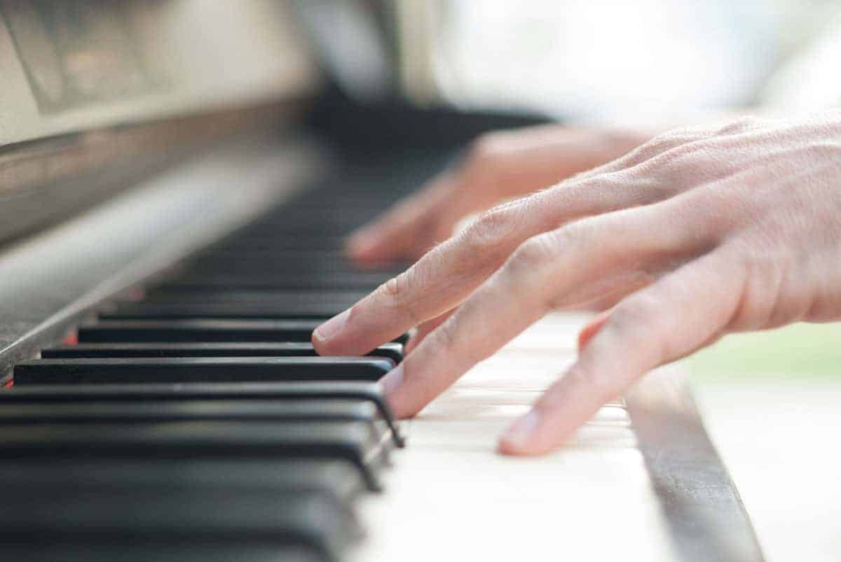 Aprende clave de fa en piano de manera fácil
