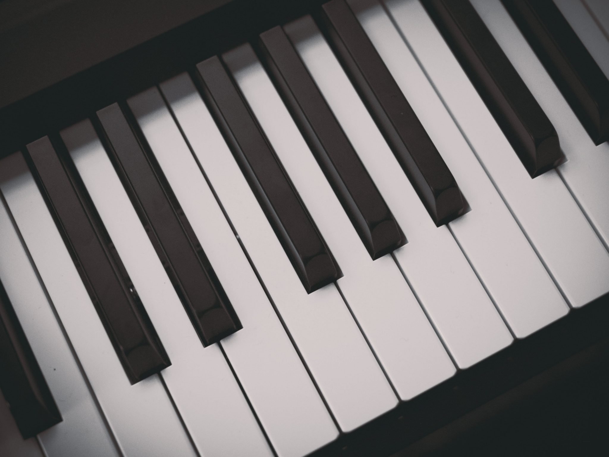 How to play broken chords as a beginner | Skoove