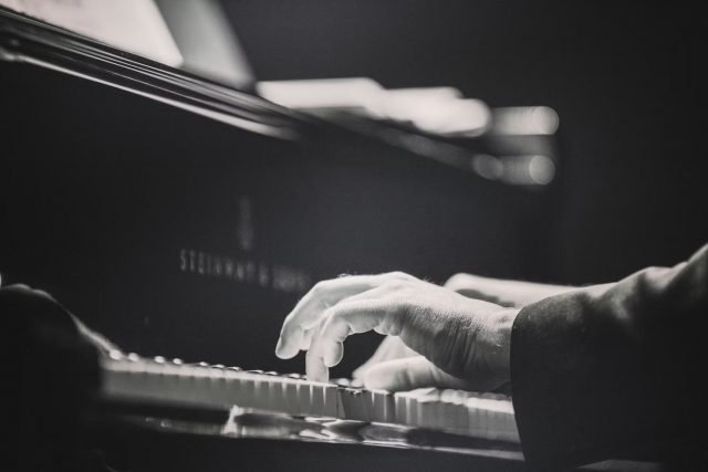 Reharmonization The ultimate guide to reharmonization techniques | Skoove