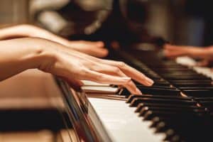 Middle C on piano made easy for beginners Middle C on the piano