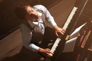 Listen to 8 of the most beautiful piano solos ever Beautiful piano solos