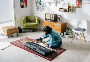 What is the difference between a digital piano and a keyboard? stocksy_txp8416185cjf2300_small_2914722_720