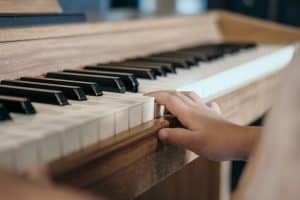How to read piano notes for beginners (keyboard and sheet music) piano notes