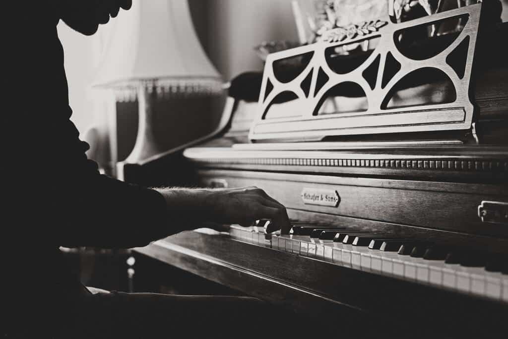 black keys on piano,schwarze tasten klavier