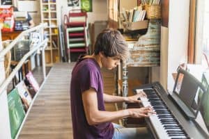 C Dur Akkord spielen lernen mit Umkehrungen und Tipps c major chord