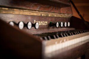 What is contemporary piano and how to play it? contemporary piano