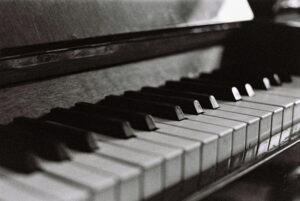 How to play the A sharp minor chord on piano? a sharp minor piano chord