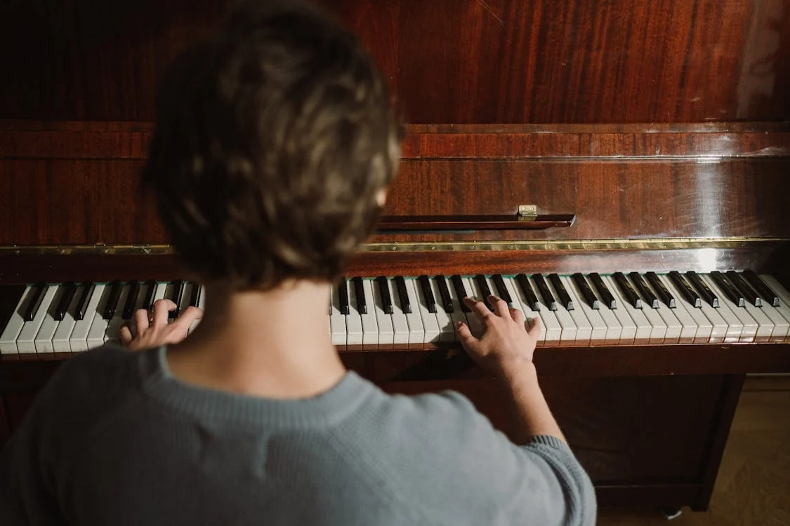 Learn the best 90s piano songs | Skoove