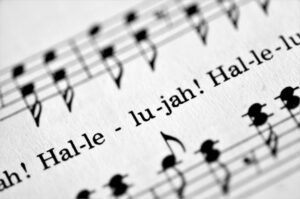 How to play “Hallelujah” on piano? Hallelujah by Leonard Cohen